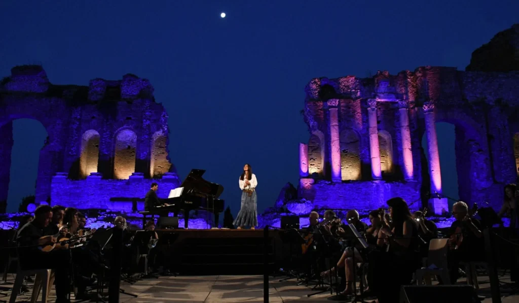 Per Taormina Arte Ambra Angiolini con ‘Svegliare il giorno’ al Teatro Antico - cronaca oggi quotidiano